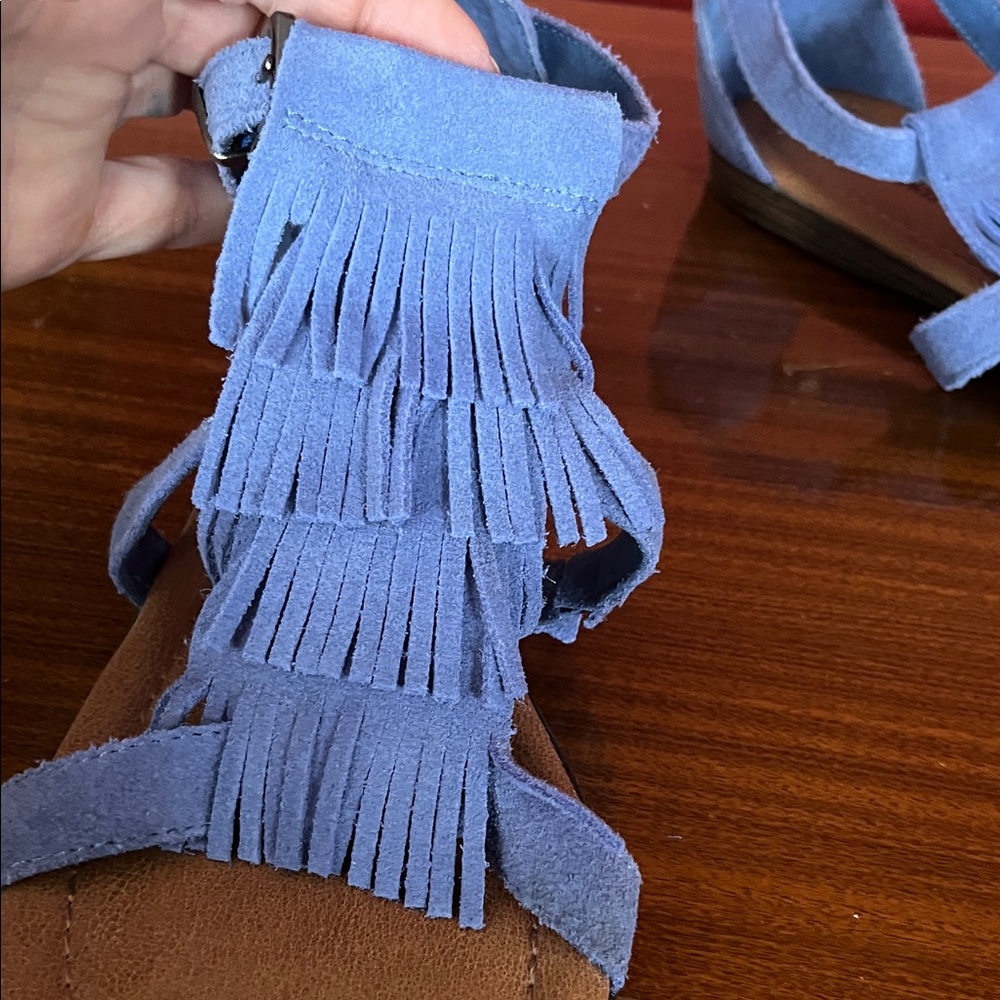 New Minnetonka Blue suede Fringe Sandals - Picture 7 of 15